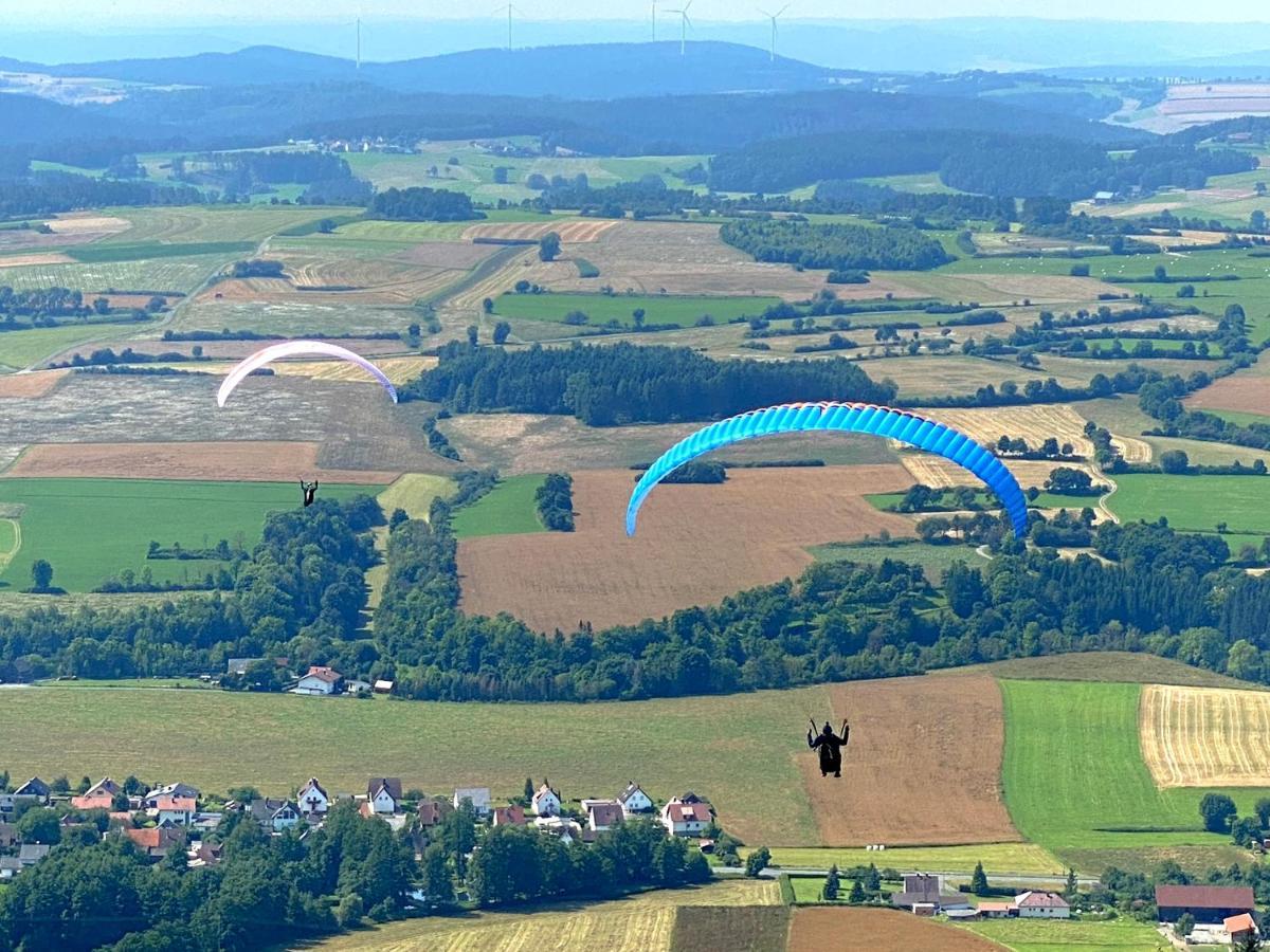 Fraenkische Linie - Radspitz-Ferienwohnungen Marktrodach エクステリア 写真